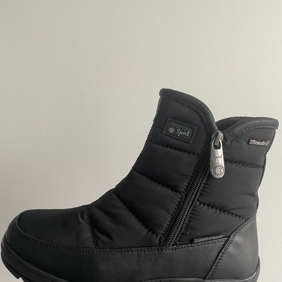 Women's Boots in size 7 by Blondo Sport - Picture 2 of 3